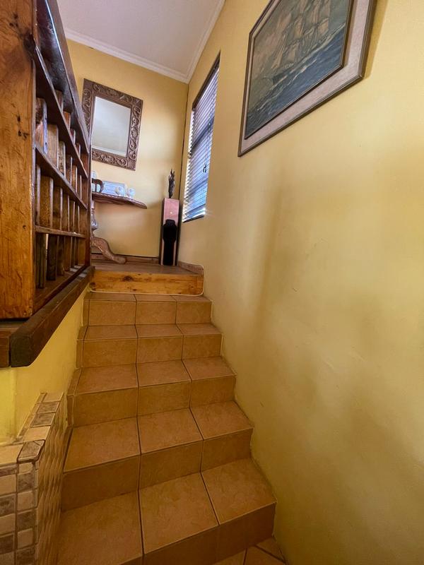 5 Bedroom Property for Sale in Ilitha Park Western Cape